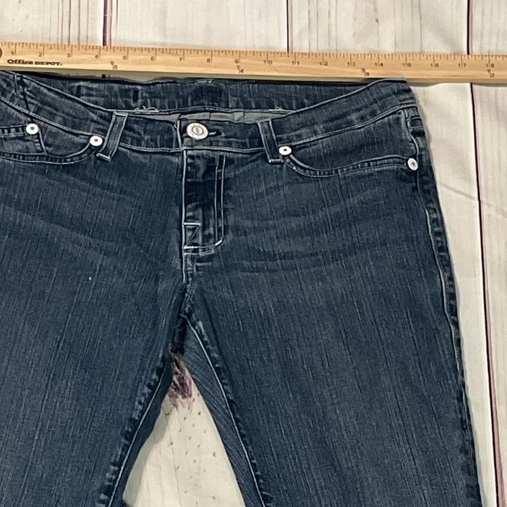 Rock and Republic Boot Leg Jeans Size 30 with Flap Back Pockets